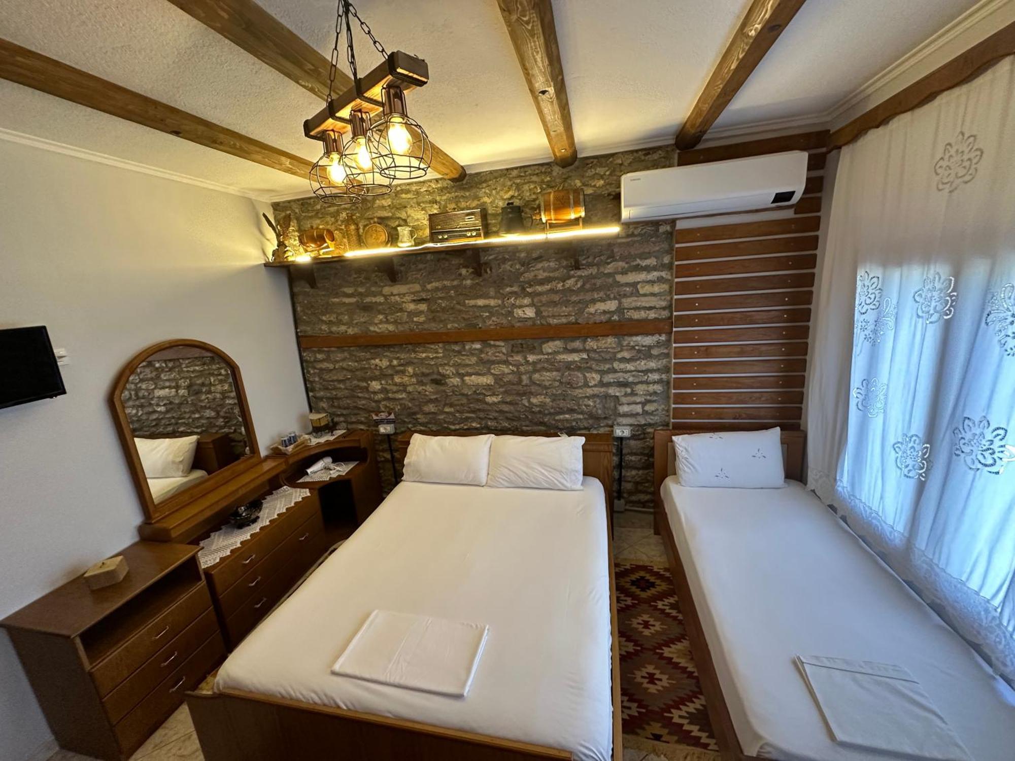 Ahmetaj Guest House ジロカストラ エクステリア 写真
