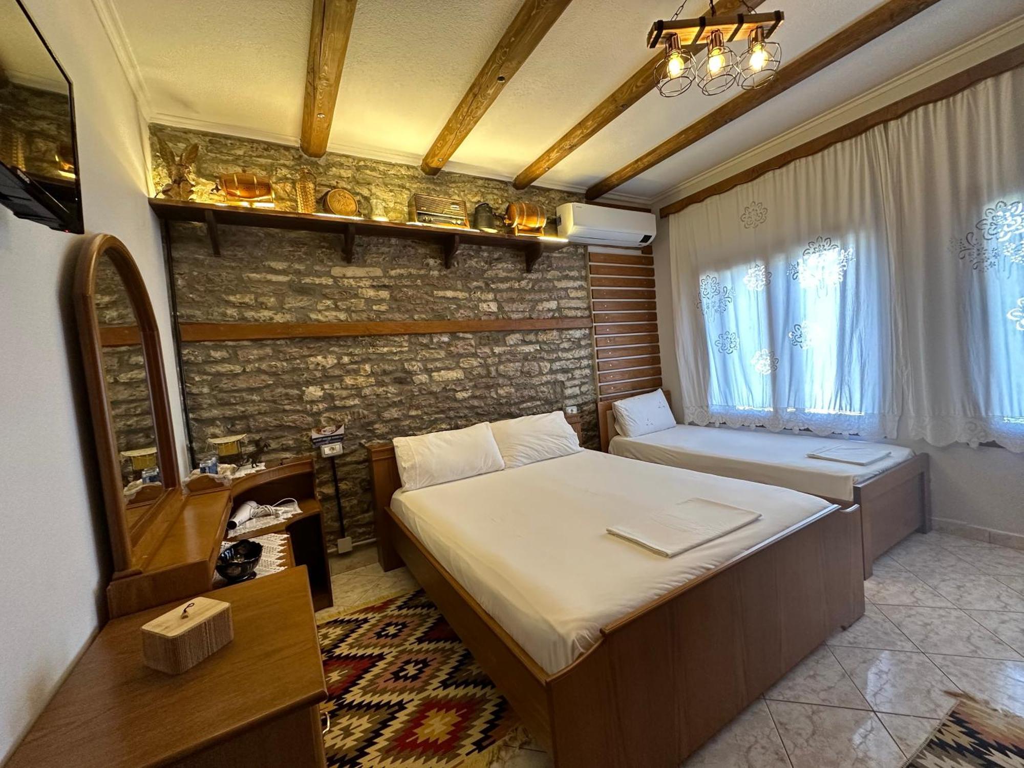 Ahmetaj Guest House ジロカストラ エクステリア 写真