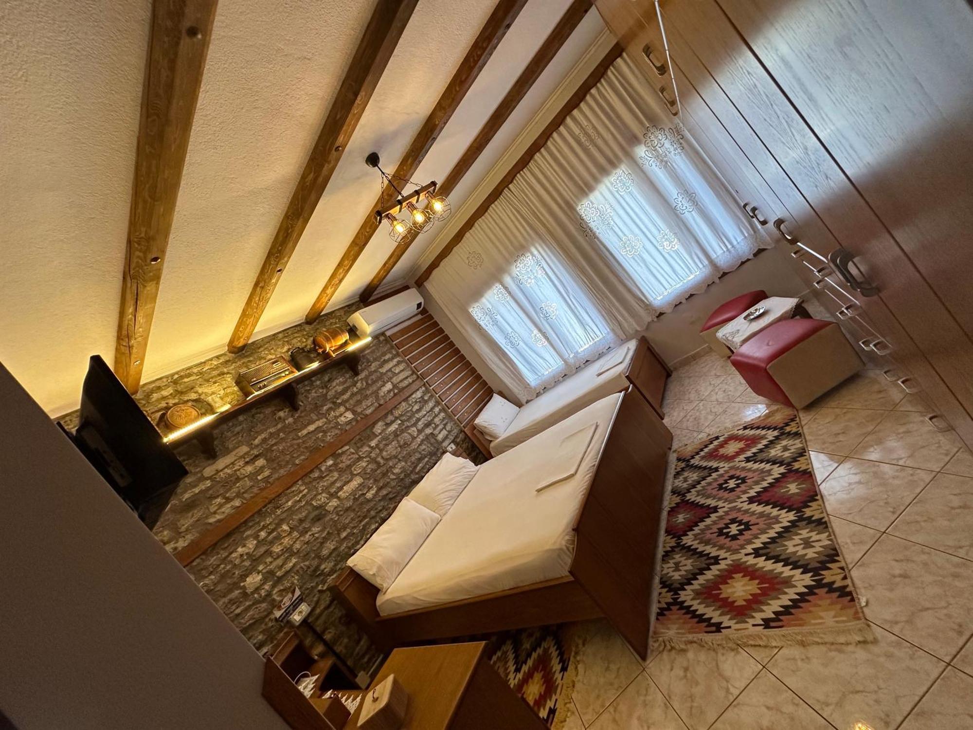 Ahmetaj Guest House ジロカストラ エクステリア 写真