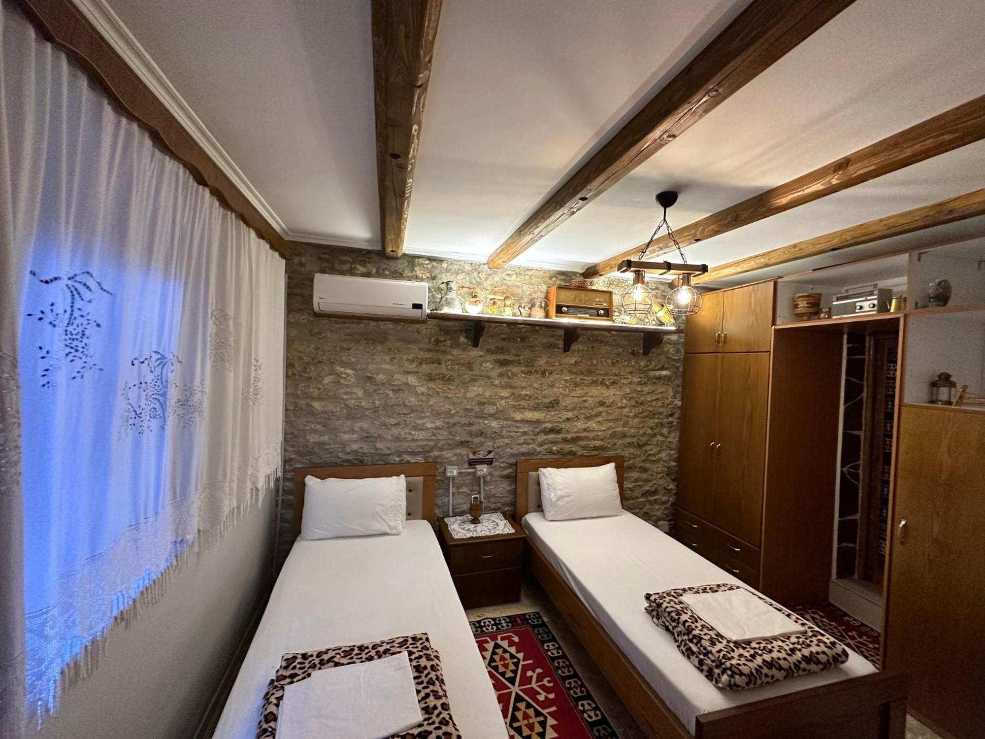 Ahmetaj Guest House ジロカストラ エクステリア 写真