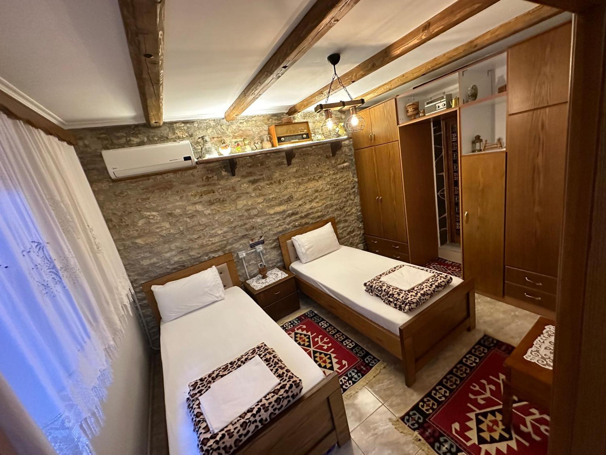 Ahmetaj Guest House ジロカストラ エクステリア 写真