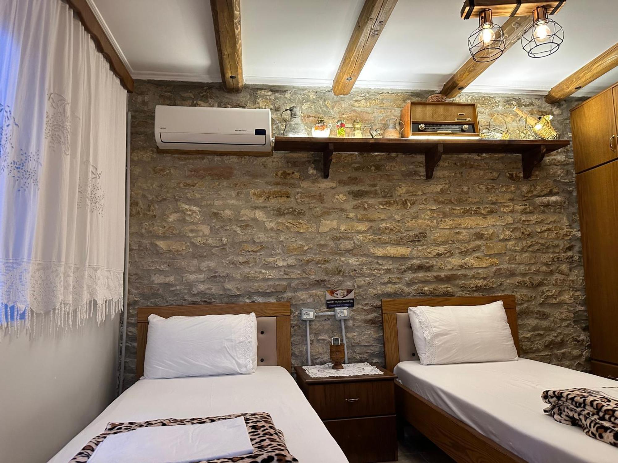Ahmetaj Guest House ジロカストラ エクステリア 写真