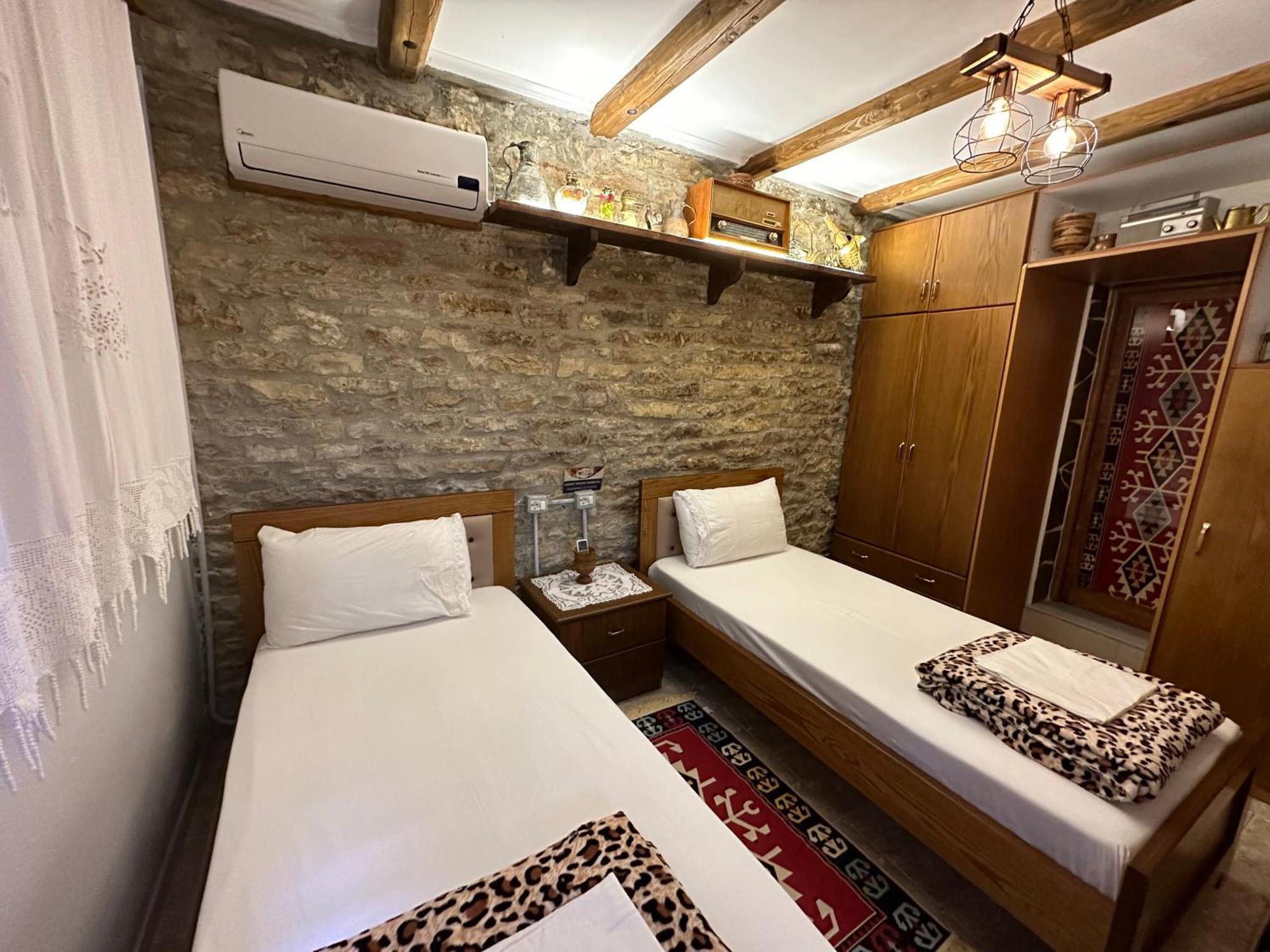 Ahmetaj Guest House ジロカストラ エクステリア 写真