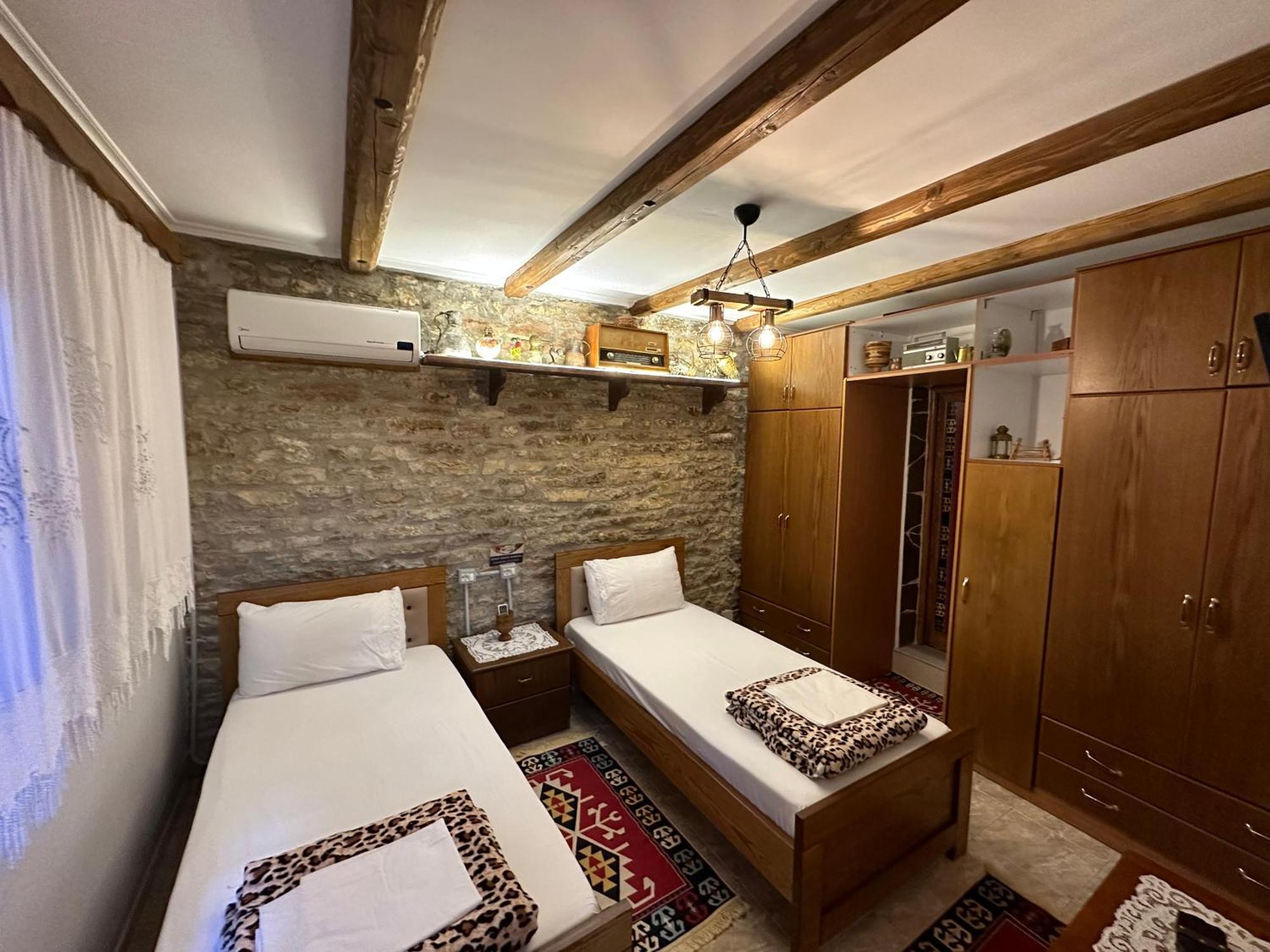 Ahmetaj Guest House ジロカストラ エクステリア 写真
