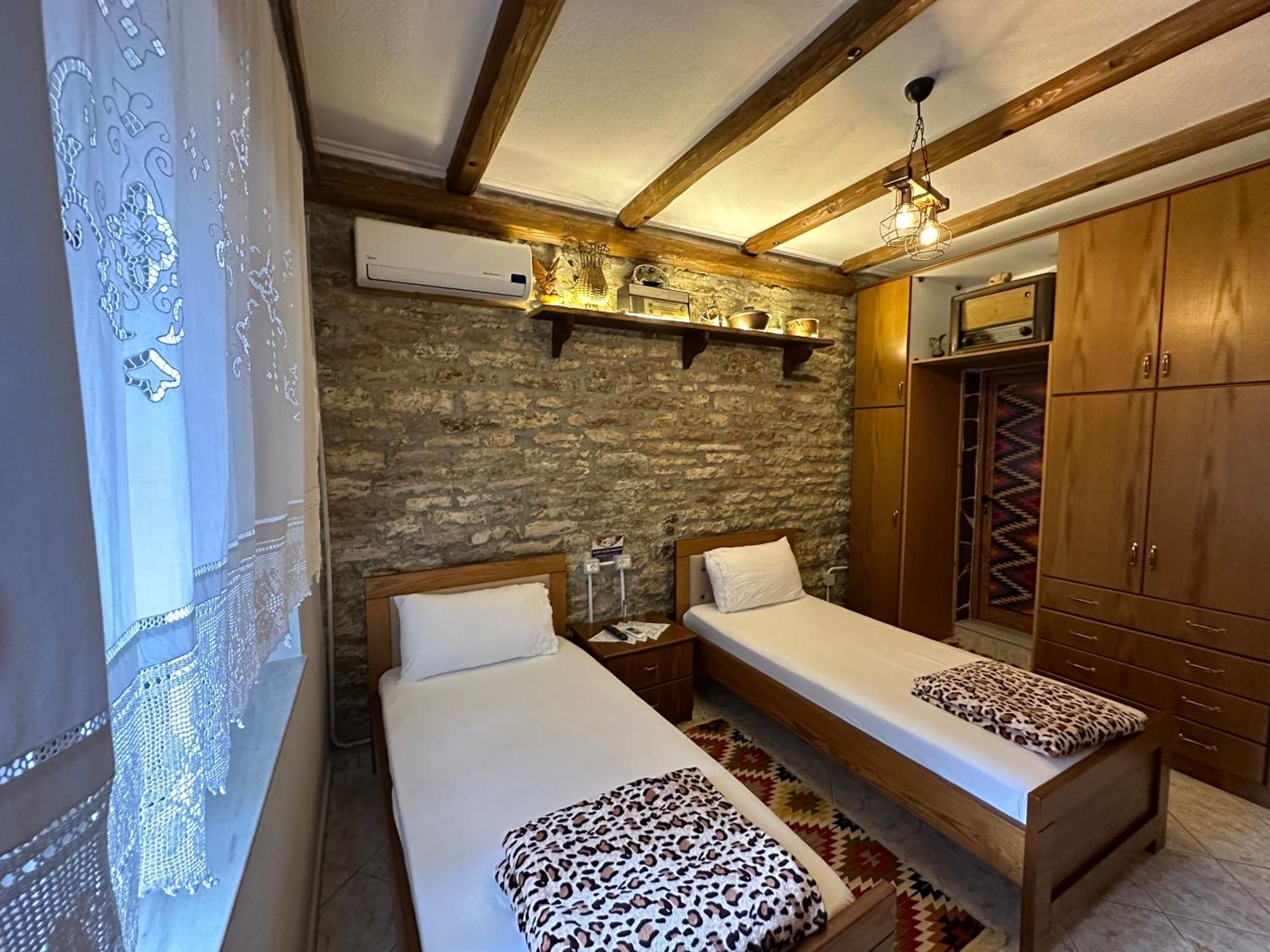 Ahmetaj Guest House ジロカストラ エクステリア 写真