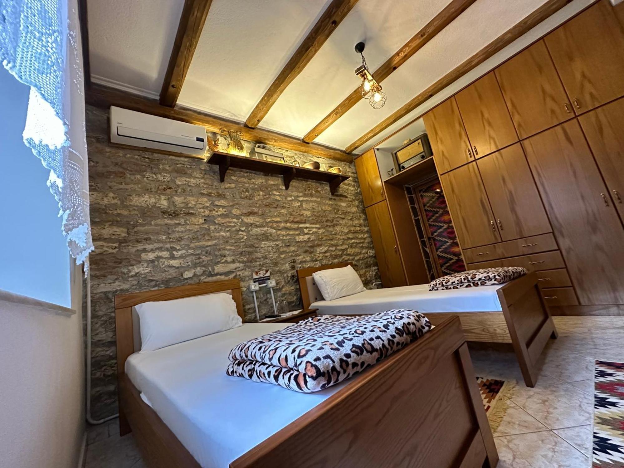 Ahmetaj Guest House ジロカストラ エクステリア 写真