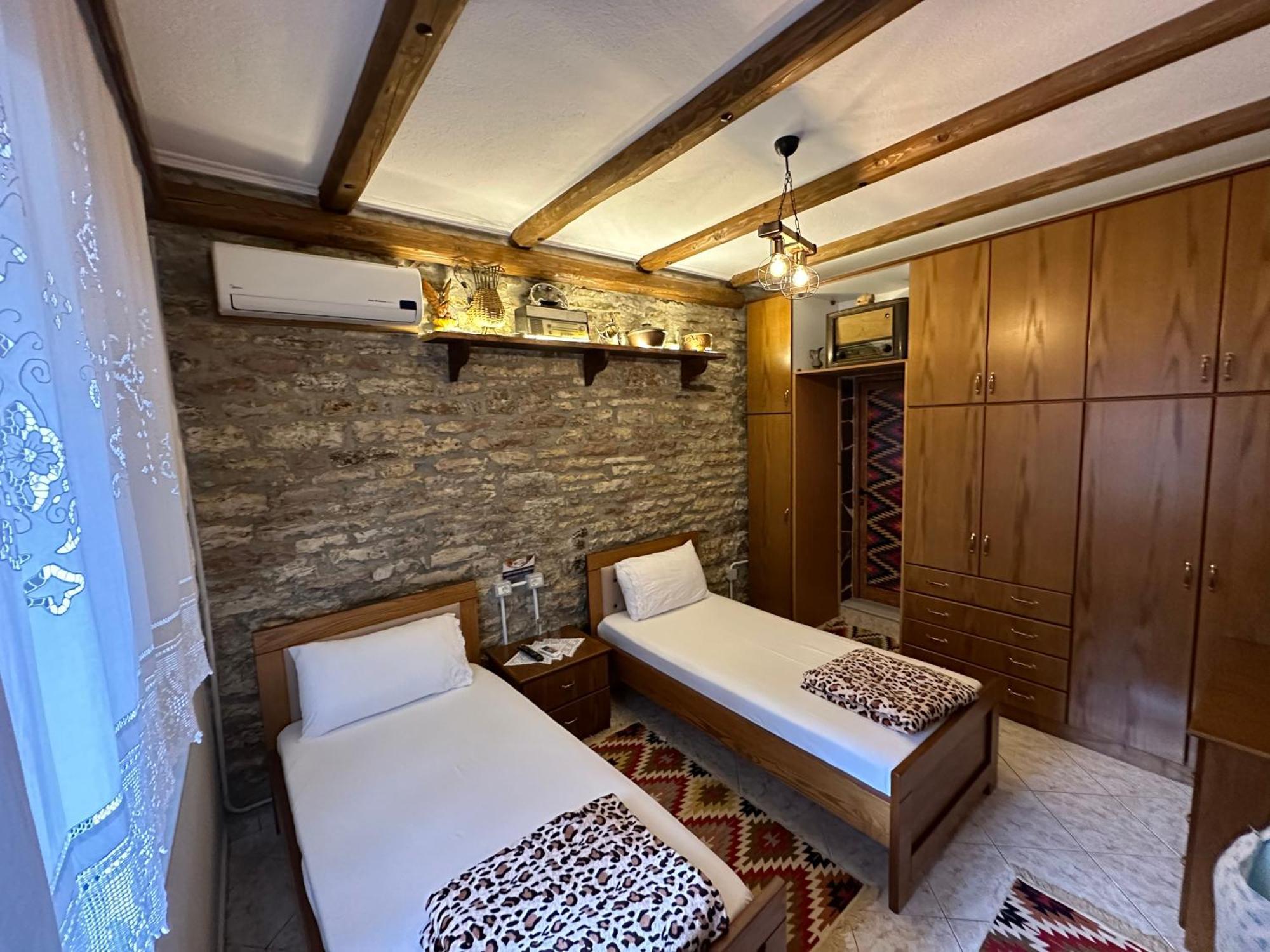 Ahmetaj Guest House ジロカストラ エクステリア 写真