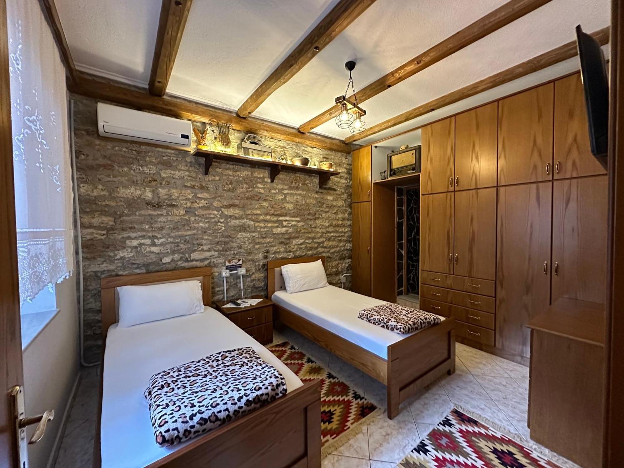 Ahmetaj Guest House ジロカストラ エクステリア 写真