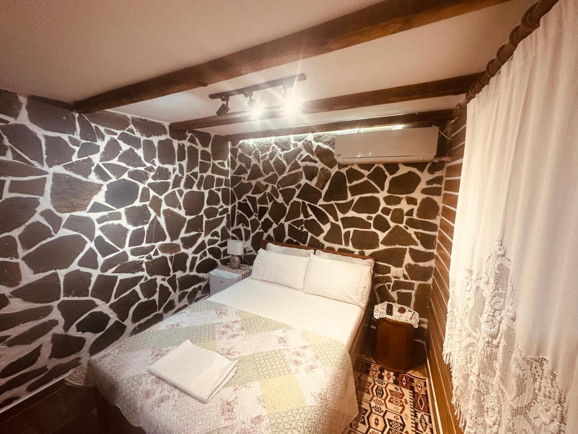 Ahmetaj Guest House ジロカストラ エクステリア 写真