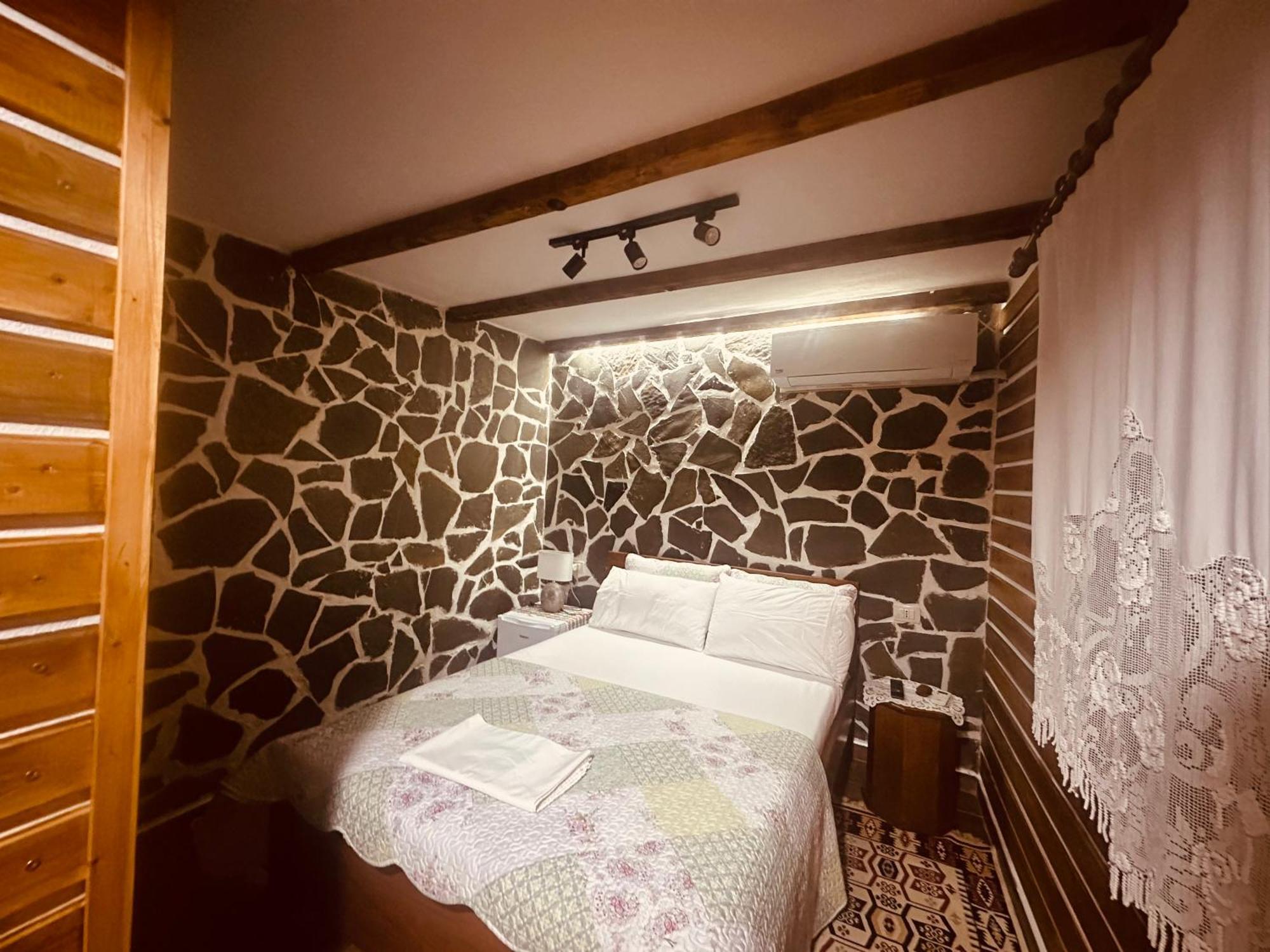 Ahmetaj Guest House ジロカストラ エクステリア 写真